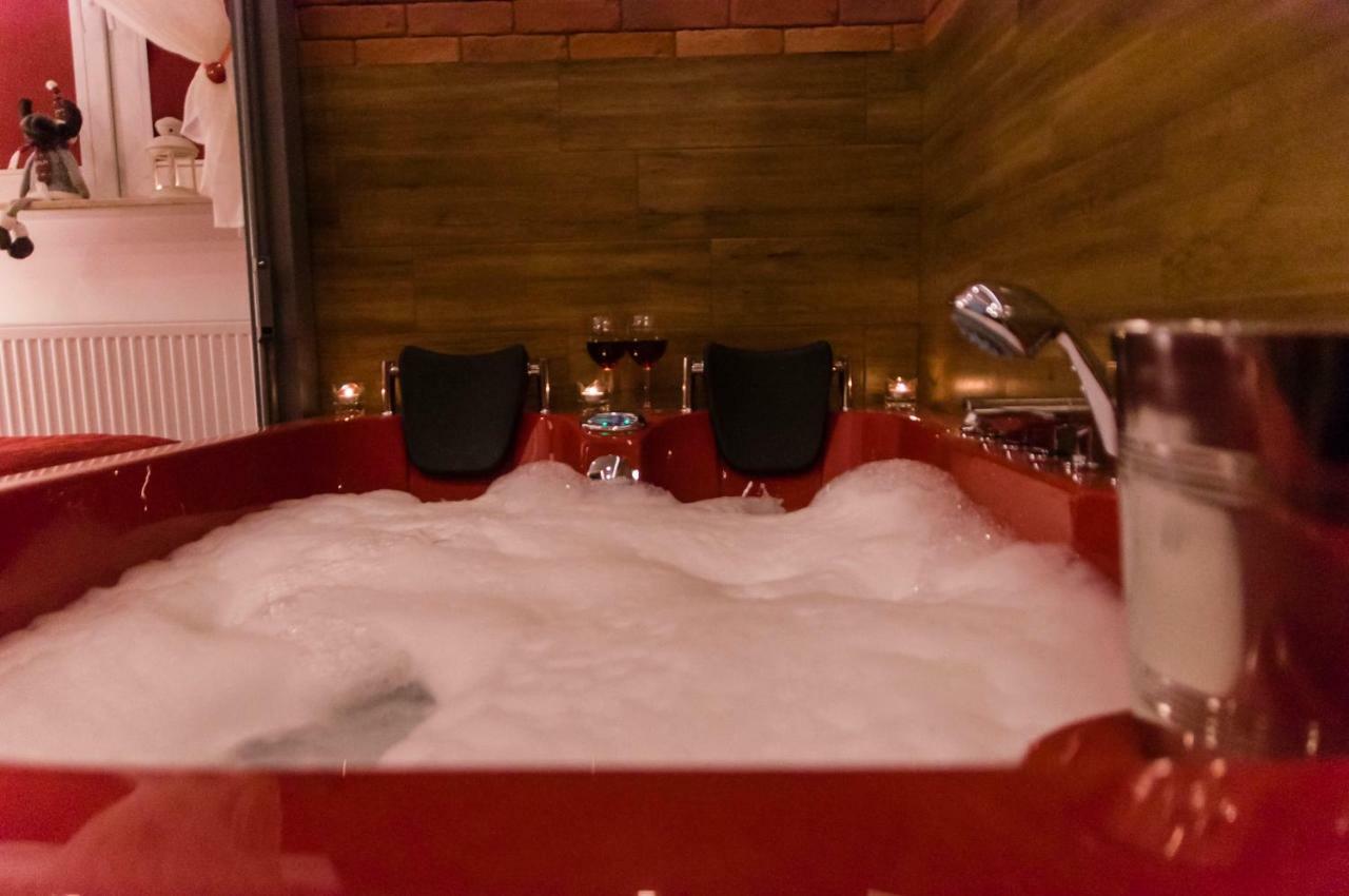 Jacuzzi Apartment Red Krakow Dış mekan fotoğraf