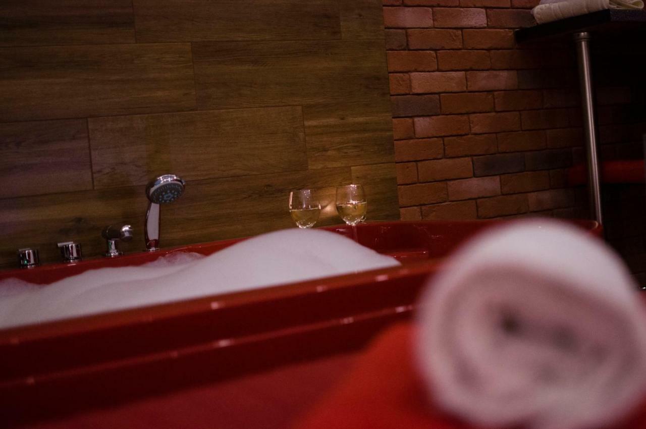 Jacuzzi Apartment Red Krakow Dış mekan fotoğraf