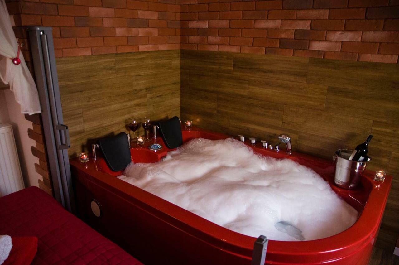 Jacuzzi Apartment Red Krakow Dış mekan fotoğraf
