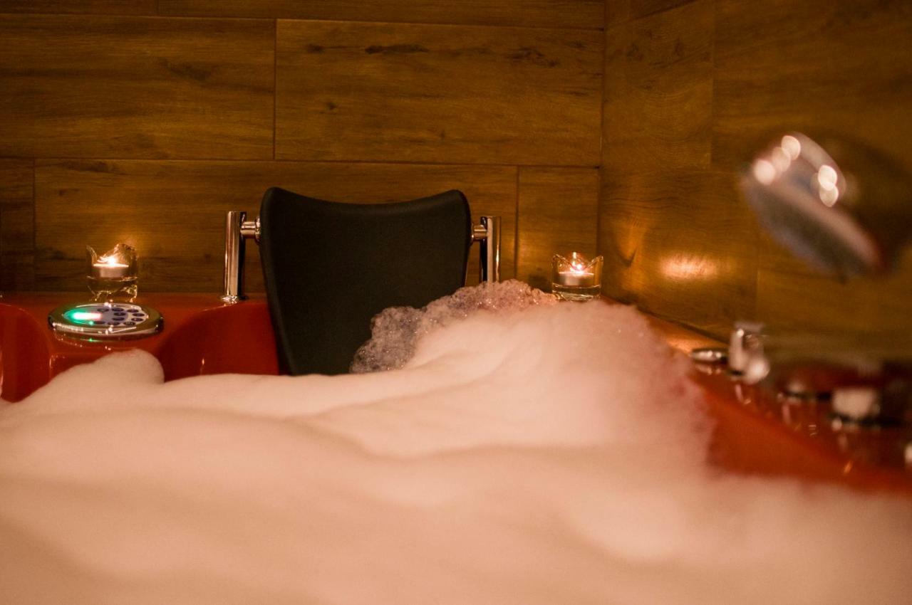 Jacuzzi Apartment Red Krakow Dış mekan fotoğraf