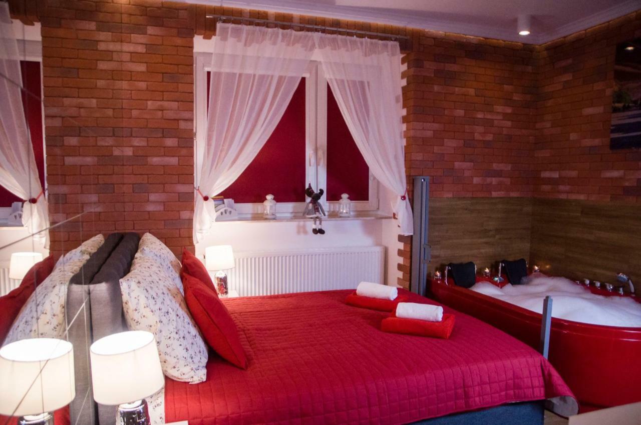 Jacuzzi Apartment Red Krakow Dış mekan fotoğraf